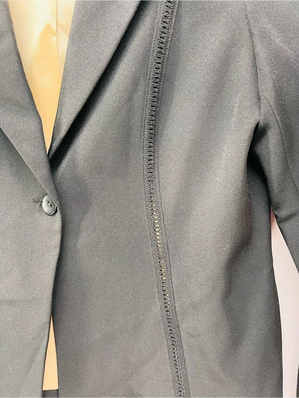 AGB Black Single-Button Tailored Women's Blazer with Pale Yellow Lining